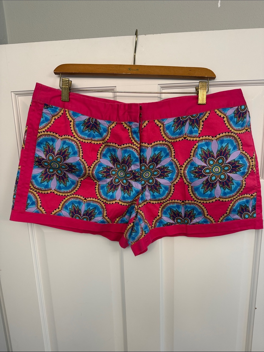 Nicole Miller Bright Pink Floral Print Women’s Shorts